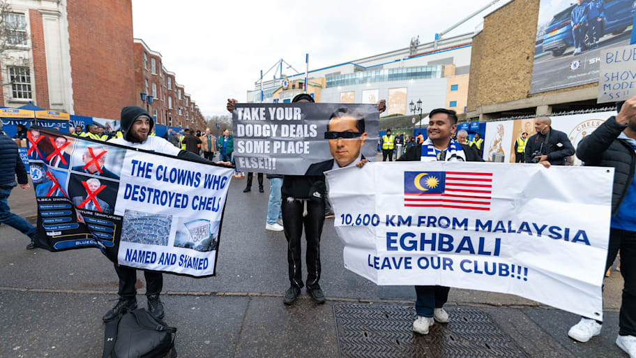 Chelsea fans protest