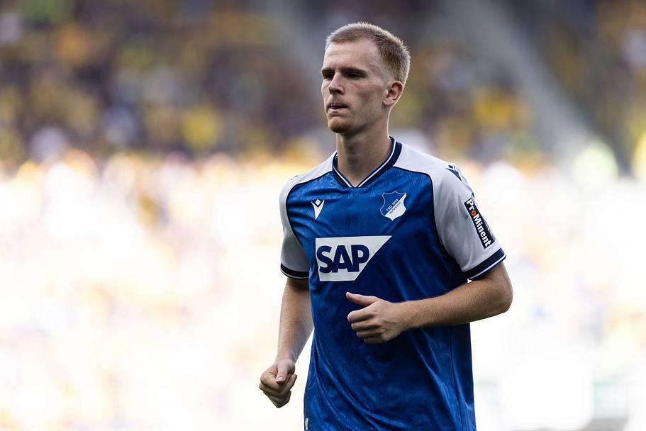Mats Rots (TSG Hoffenheim) running.