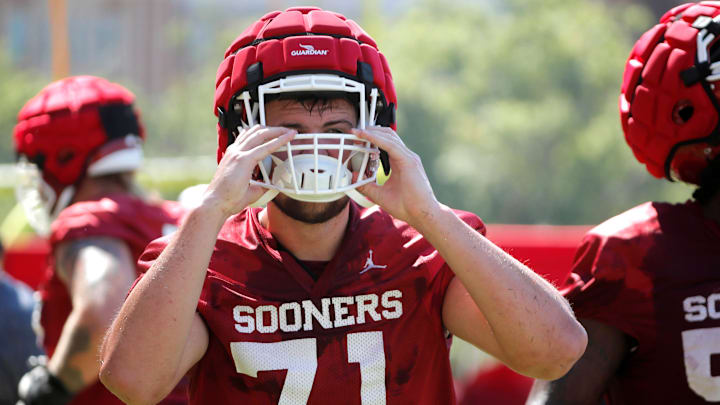 Oklahoma offensive lineman Logan Howland