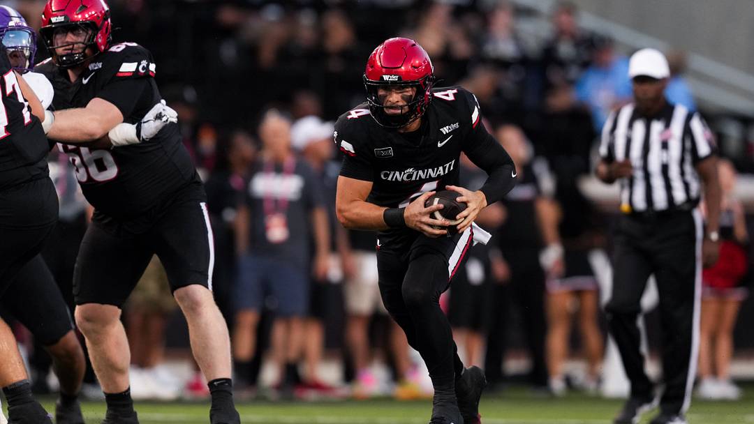 Sep 12, 2026; Cincinnati, Ohio, USA; Cincinnati Bearcats quarterback JC French IV (4) runs with the ball against the Western Carolina Catamounts in the first half at Nippert Stadium. Mandatory Credit: Aaron Doster-Imagn Images Sep 12, 2026; Cincinnati, Ohio, USA; Cincinnati Bearcats quarterback JC French IV (4) runs with the ball against the Western Carolina Catamounts in the first half at Nippert Stadium. Mandatory Credit: Aaron Doster-Imagn Images