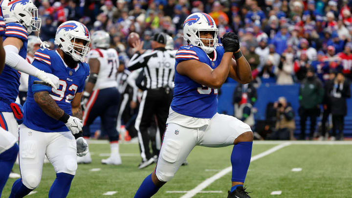 Buffalo Bills defensive tackle Ed Oliver (91) celebrates a sack of New England Patriots quarterback Bailey Zappe (4).