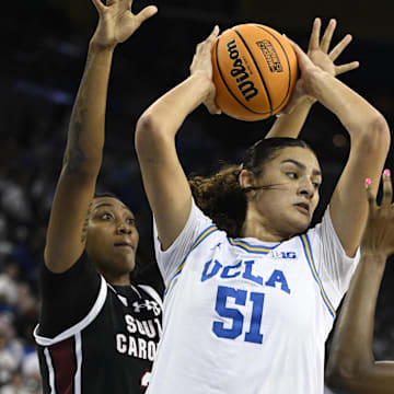Betts (51) and UCLA snapped South Carolina’s long winning streak.