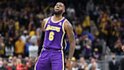 LeBron James observaría el partido del domingo desde el banco de suplentes