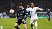 Alassane Plea (r.) im Duell mit Ex-VfL-Profi Elvis Rexhbecaj