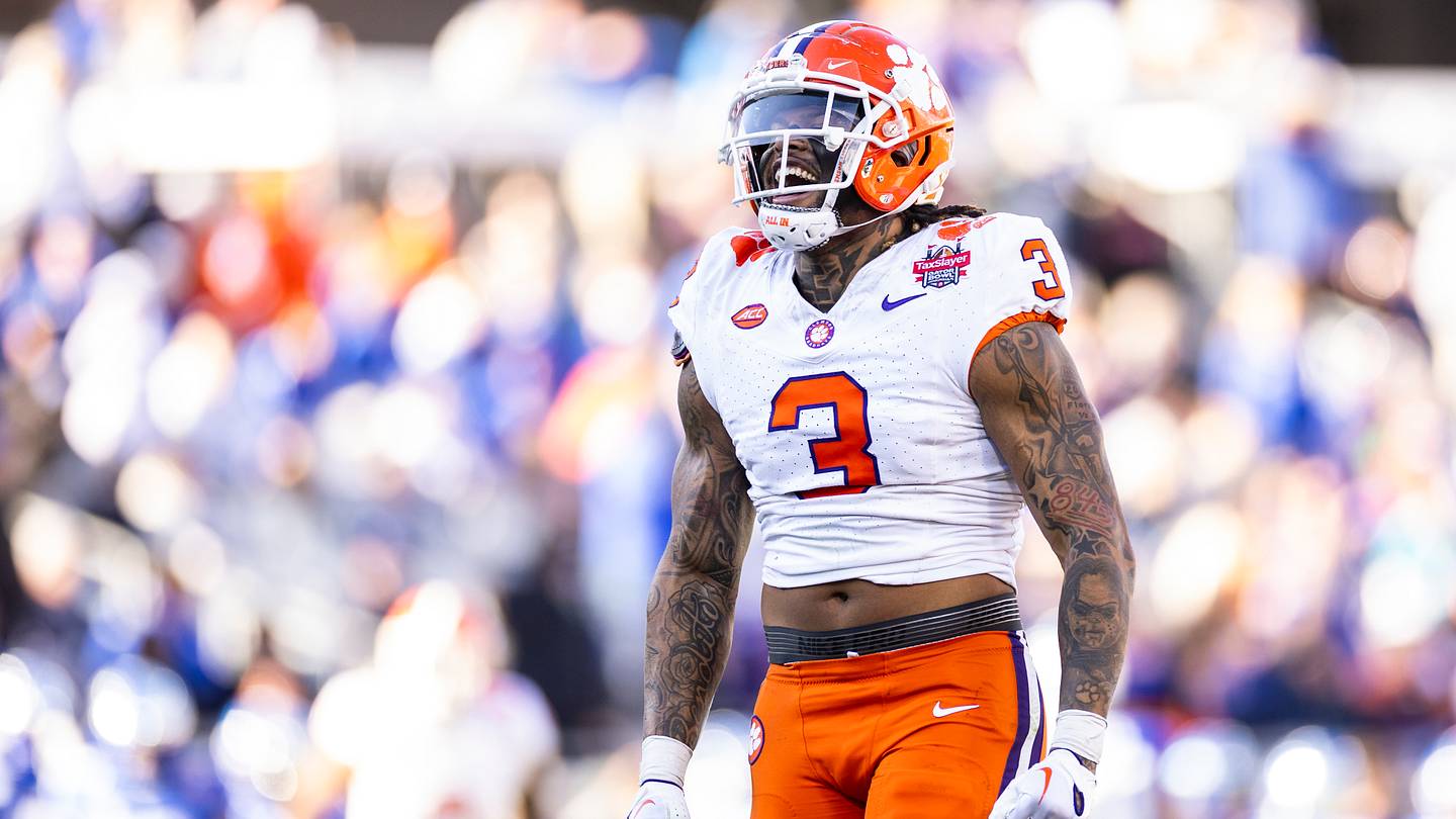 Player Spotlight: Clemson EDGE Xavier Thomas - Vimarsana News