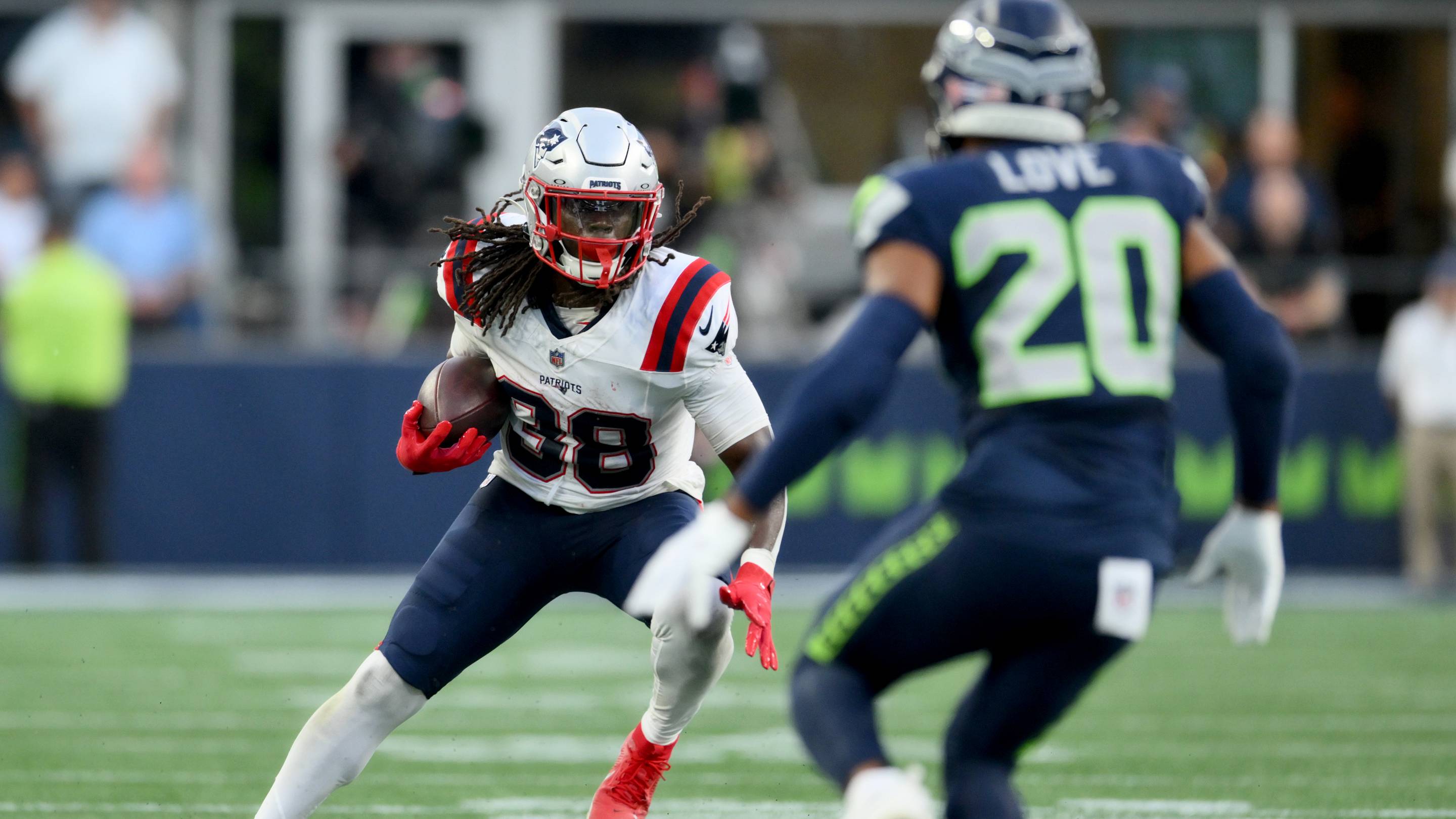 Week 7 TNF Fantasy Football Running Back Start ‘Em, Sit ‘Em: Rhamondre Stevenson vs. D'Andre Swift