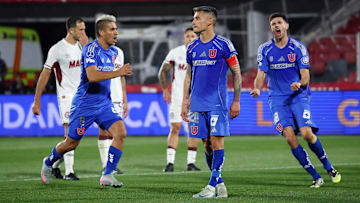 La U saiu perdendo por 2 a 0 em casa, mas evitou a derrota