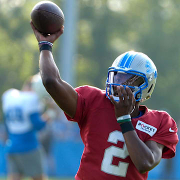 Detroit Lions quarterback Hendon Hooker (2) 