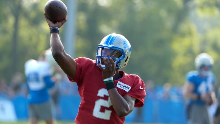 Detroit Lions quarterback Hendon Hooker (2) 