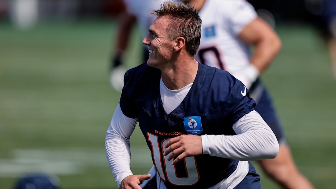 Jul 23, 2025; Englewood, CO, USA; Denver Broncos quarterback Bo Nix (10) during Denver Broncos Training Camp. Jul 23, 2025; Englewood, CO, USA; Denver Broncos quarterback Bo Nix (10) during Denver Broncos Training Camp.