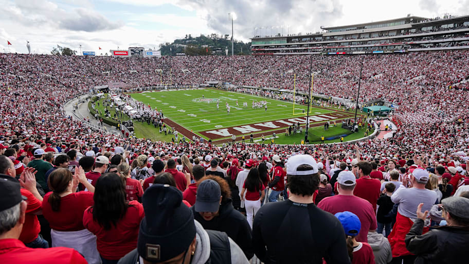 Fans watch the Rose Bowl between Indiana and Alabama.