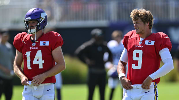 Minnesota Vikings quarterback J.J. McCarthy and quarterback Sam Darnold warm up during practice at Vikings training camp.