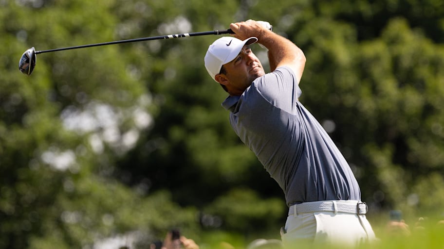 Scottie Scheffler withstood the wind and stayed in a share of the lead at the Travelers Championship.  | Bill Streicher-Imagn Images