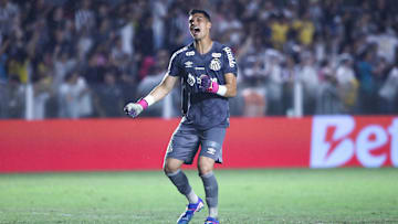 Gabriel Brazão viveu uma noite iluminada na estreia do Santos em 2025