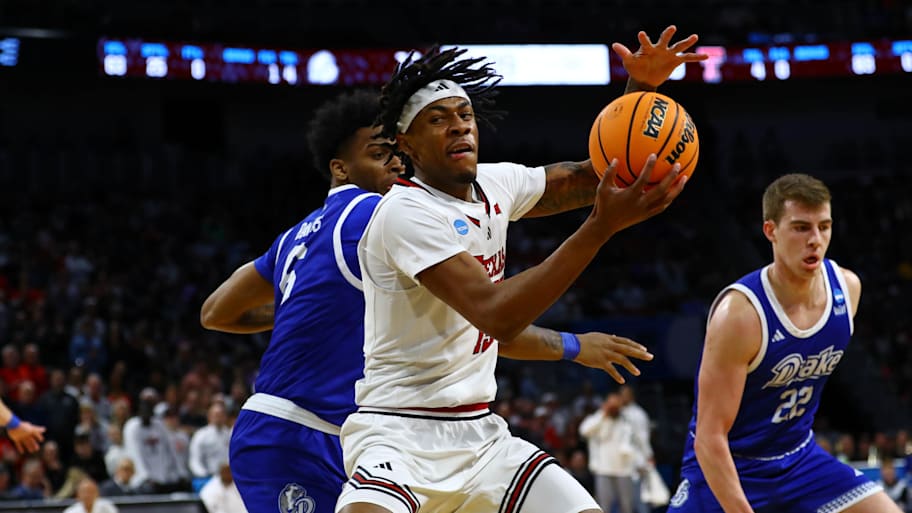 JT Toppin controls the basketball during a game against Drake.