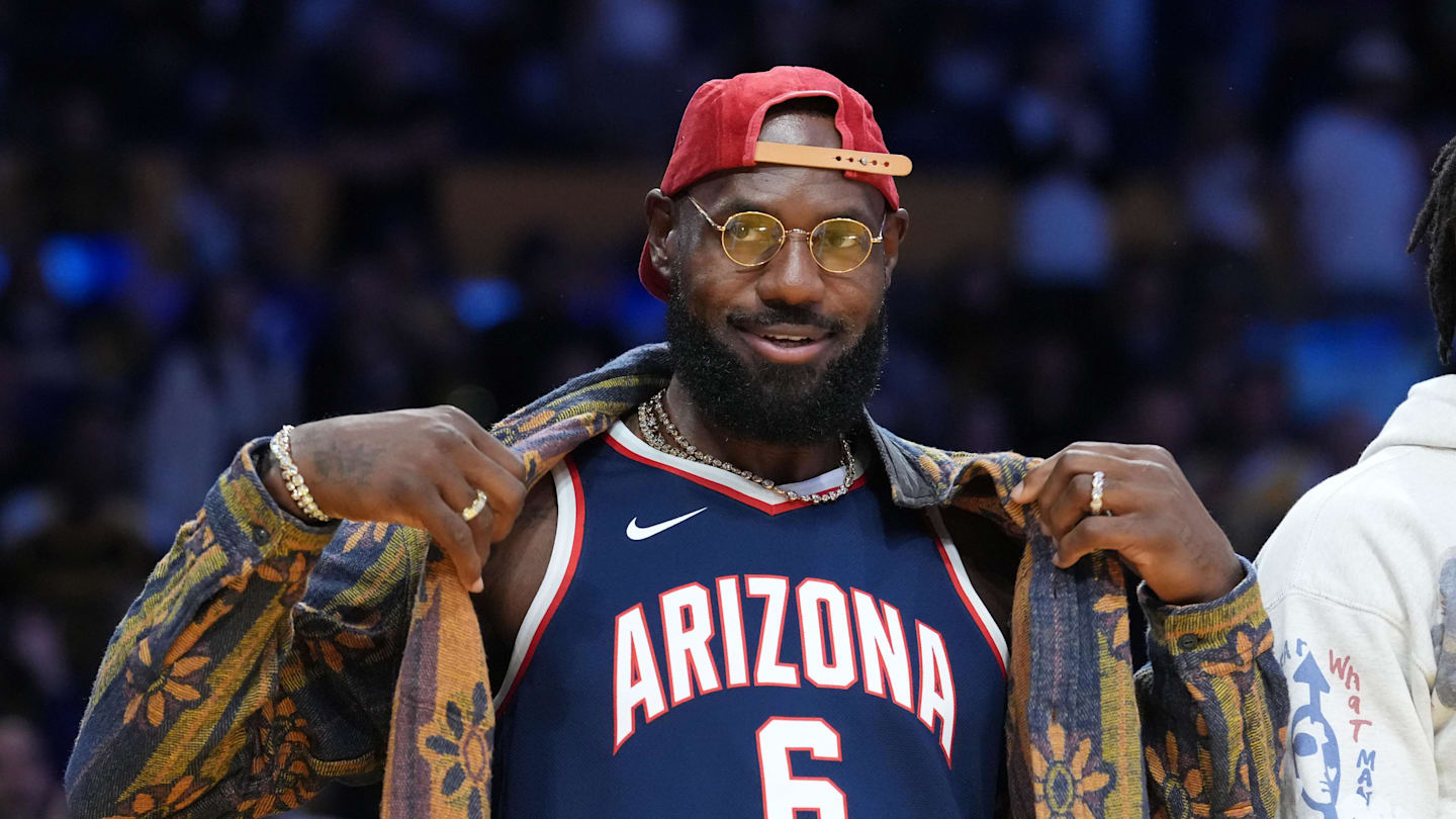 LeBron James Wears Son Bryce's Arizona Jersey During Lakers Game