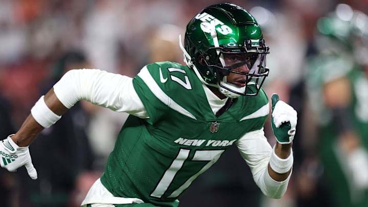 New York Jets receiver Garrett Wilson runs during a play.