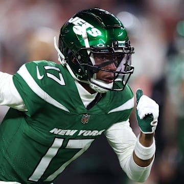 Dec 28, 2023; Cleveland, Ohio, USA; New York Jets wide receiver Garrett Wilson (17) warms up before the game against the Cleveland Browns at Cleveland Browns Stadium.