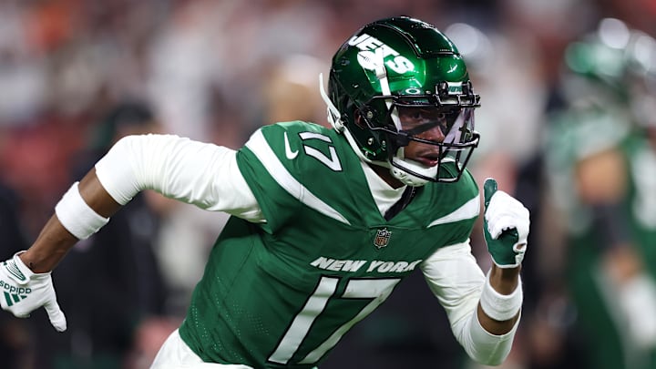 Dec 28, 2023; Cleveland, Ohio, USA; New York Jets wide receiver Garrett Wilson (17) warms up before the game against the Cleveland Browns at Cleveland Browns Stadium.