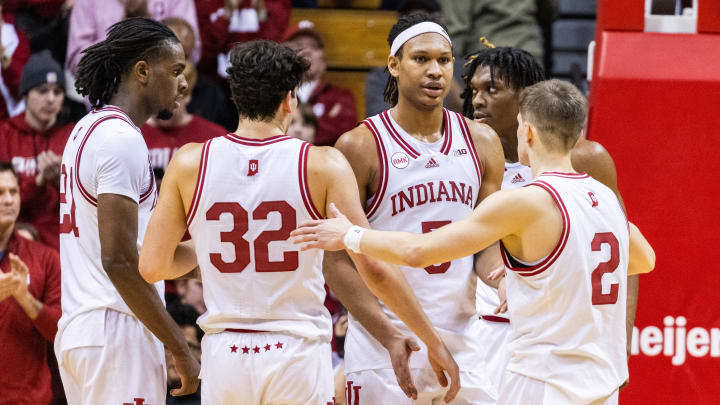 Indiana Hoosiers forward Malik Reneau (5) huddles with his teammates against Morehead State Eagles at Simon Skjodt Assembly Hall. 