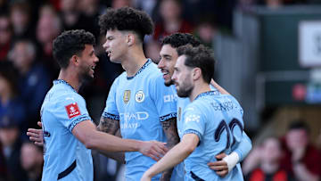 Manchester City sofre, mas confirma vaga nas semis da FA Cup 2024/25