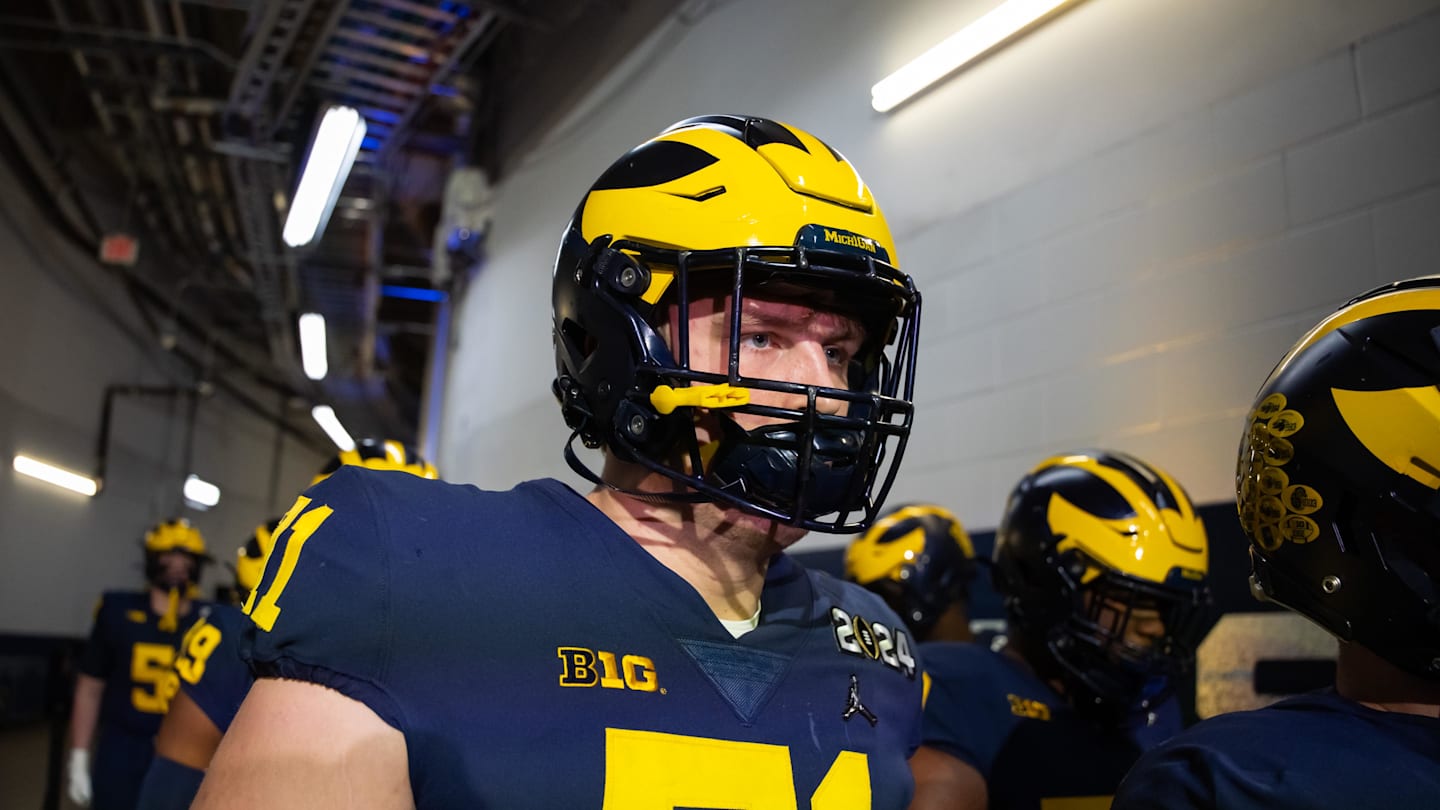 Michigan starting OL carted off with injury against Washington