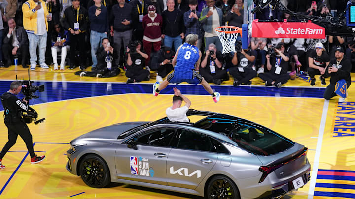 Feb 15, 2025; San Francisco, CA, USA; Osceola Magic guard Mac McClung competes in the slam dunk competition during All Star Saturday Night ahead of the 2025 NBA All Star Game at Chase Center. Mandatory Credit: Cary Edmondson-Imagn Images Feb 15, 2025; San Francisco, CA, USA; Osceola Magic guard Mac McClung competes in the slam dunk competition during All Star Saturday Night ahead of the 2025 NBA All Star Game at Chase Center. Mandatory Credit: Cary Edmondson-Imagn Images