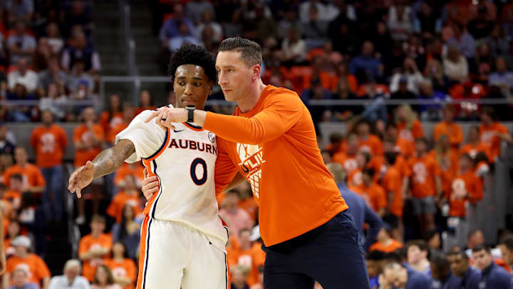Feb 21, 2026; Auburn, Alabama, USA;  Auburn Tigers head coach Steven Pearl talks with guard Tahaad Pettiford (0) during the first half against the Kentucky Wildcats at Neville Arena. Mandatory Credit: John Reed-Imagn Images