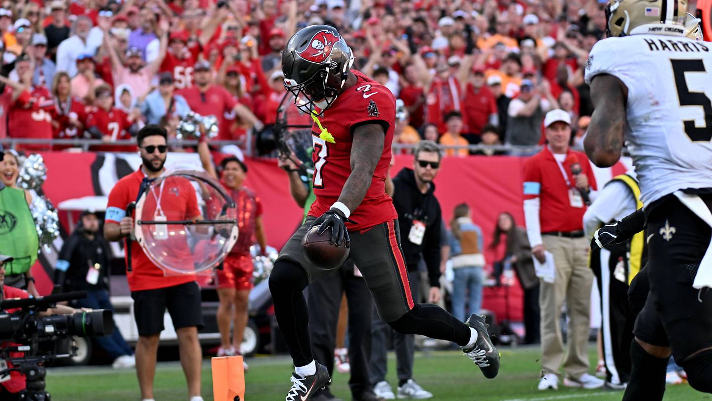Tampa Bay Buccaneers Score Second TD of Night on Bucky Irving Touchdown Pass