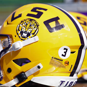 LSU Tigers freshman running back JT Lindsey turned himself in after a warrant was issued for an accessory charge.