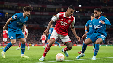 Gunners dependem apenas de si para assegurar a vaga no mata-mata com uma rodada de antecedência 