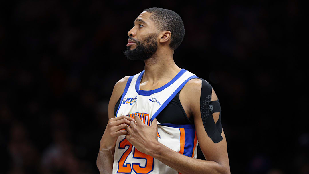 Mar 20, 2026; Brooklyn, New York, USA; New York Knicks guard Mikal Bridges (25) looks back during the first half against the Brooklyn Nets at Barclays Center. Mandatory Credit: Vincent Carchietta-Imagn Images