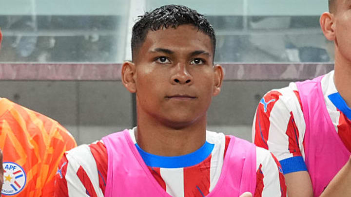 Diego León was given a chance to play for Paraguay. Diego León was given a chance to play for Paraguay.