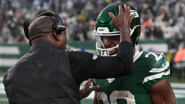 Jets running back Breece Hall celebrates with head coach Aaron Glenn