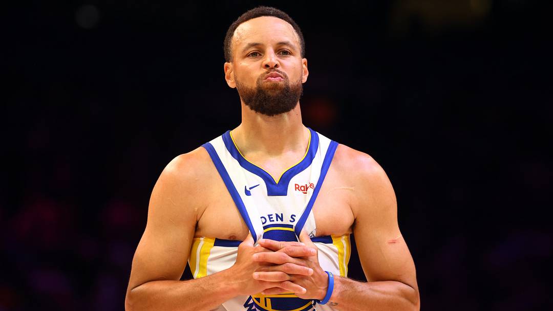 Apr 17, 2026; Phoenix, Arizona, USA; Golden State Warriors guard Stephen Curry (30) reacts against the Phoenix Suns during the second half in the play-in rounds of the 2026 NBA Playoffs at Mortgage Matchup Center. Mandatory Credit: Mark J. Rebilas-Imagn Images