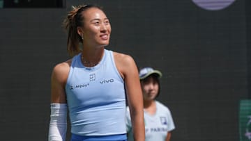 Qinwen Zheng pauses