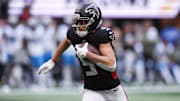 Nov 16, 2025; Atlanta, Georgia, USA; Atlanta Falcons wide receiver Drake London (5) runs the ball in the first quarter against the Carolina Panthers at Mercedes-Benz Stadium. 