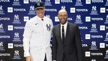 Aaron Judge y Derek Jeter posaron juntos en la rueda de prensa 