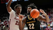 Jan 21, 2025; Tuscaloosa, AL, USA; Alabama forward Aiden Sherrell (22) guards Vanderbilt guard Jaylen Carey (22) as he drives into the lane at Coleman Coliseum.