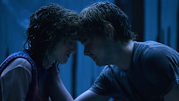 STRANGER THINGS. (L to R) Natalia Dyer as Nancy Wheeler and Charlie Heaton as Jonathan Byers in STRANGER THINGS