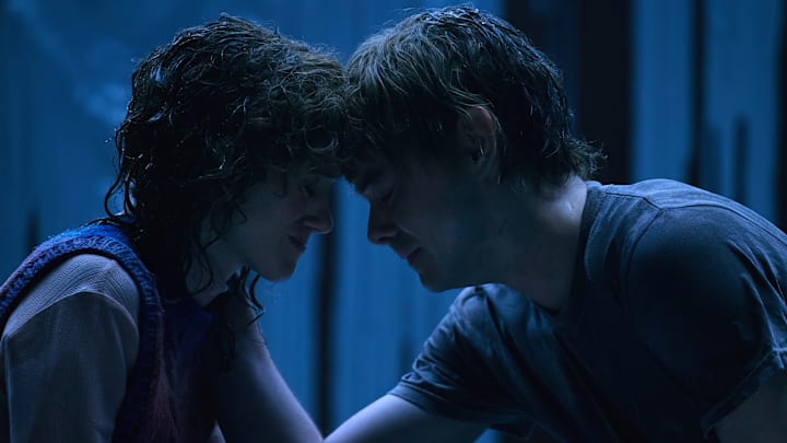 STRANGER THINGS. (L to R) Natalia Dyer as Nancy Wheeler and Charlie Heaton as Jonathan Byers in STRANGER THINGS