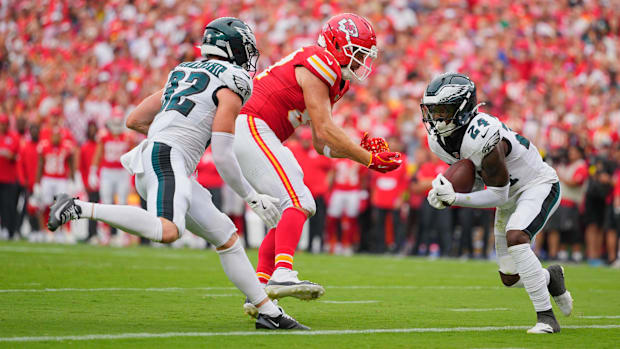 Eagles safety Andrew Mukuba and Chiefs tight end Travis Kelce