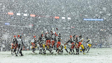 Pittsburgh Steelers v Cleveland Browns