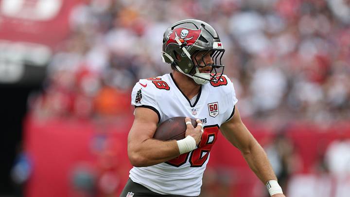 Nov 9, 2025; Tampa, Florida, USA; Tampa Bay Buccaneers tight end Cade Otton (88) runs for a gain during the first quarter against the New England Patriots at Raymond James Stadium. Mandatory Credit: Nathan Ray Seebeck-Imagn Images