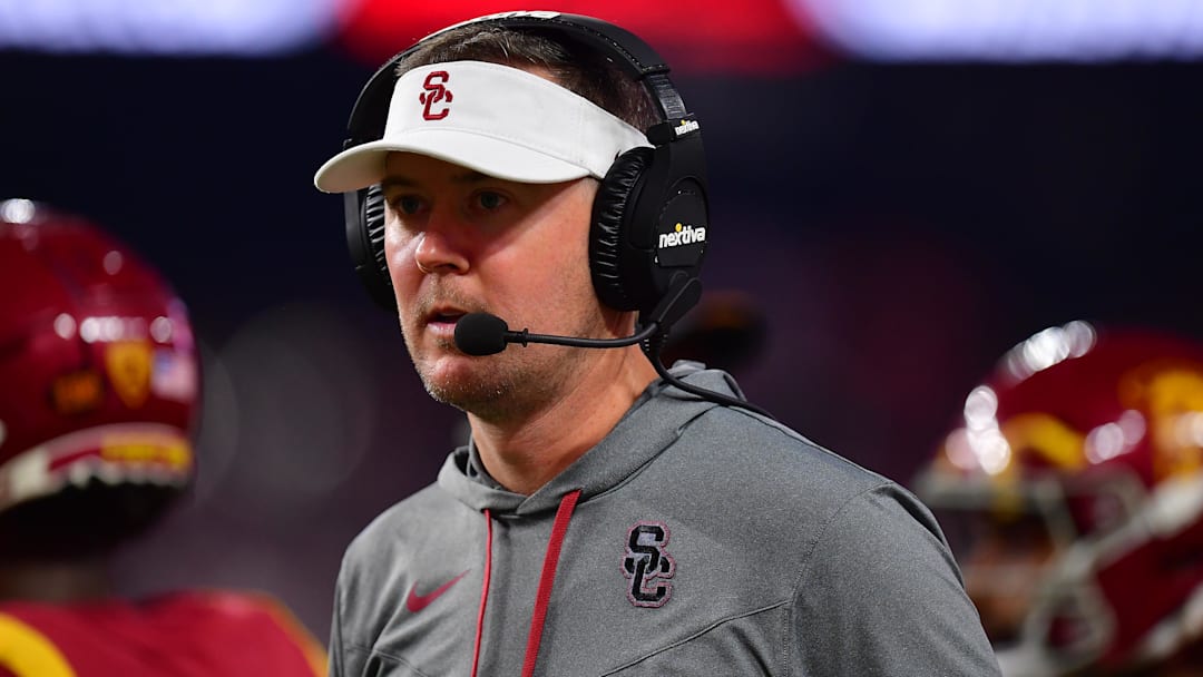 Dec 2, 2022; Las Vegas, NV, USA; Southern California Trojans head coach Lincoln Riley watches game action against the Utah Utes during the second half in the PAC-12 Football Championship at Allegiant Stadium. Mandatory Credit: Gary A. Vasquez-Imagn Images Dec 2, 2022; Las Vegas, NV, USA; Southern California Trojans head coach Lincoln Riley watches game action against the Utah Utes during the second half in the PAC-12 Football Championship at Allegiant Stadium. Mandatory Credit: Gary A. Vasquez-Imagn Images