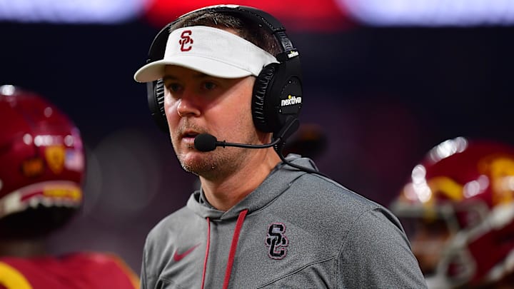 Dec 2, 2022; Las Vegas, NV, USA; Southern California Trojans head coach Lincoln Riley watches game action against the Utah Utes during the second half in the PAC-12 Football Championship at Allegiant Stadium. Mandatory Credit: Gary A. Vasquez-Imagn Images Dec 2, 2022; Las Vegas, NV, USA; Southern California Trojans head coach Lincoln Riley watches game action against the Utah Utes during the second half in the PAC-12 Football Championship at Allegiant Stadium. Mandatory Credit: Gary A. Vasquez-Imagn Images