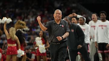 Houston Cougars head coach Kelvin Sampson reacts after a play against the Duke Blue Devils during the second half in the semifinals of the men's Final Four of the 2025 NCAA Tournament at the Alamodome