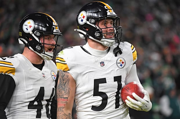 Pittsburgh Steelers linebacker Nick Herbi Pittsburgh Steelers linebacker Nick Herbi