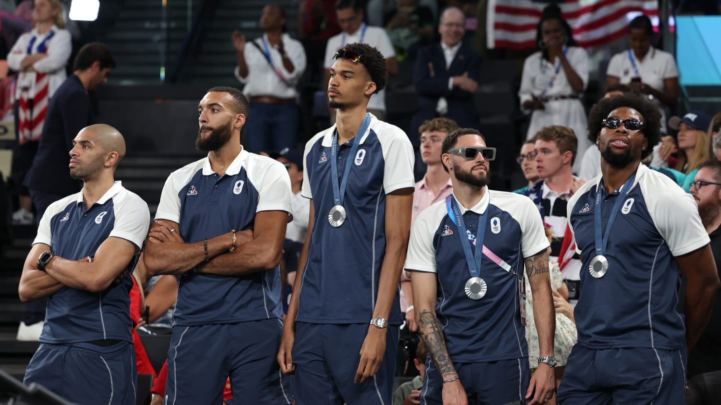 Knicks News: Olympics star signs with division rival, free agent center audition