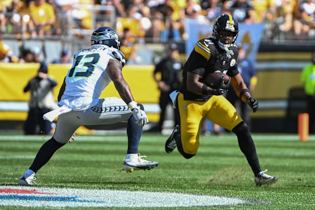 Pittsburgh Steelers tight end Jonnu Smith